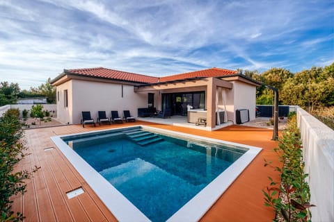 Property building, Patio, Day, Pool view, Swimming pool, sunbed