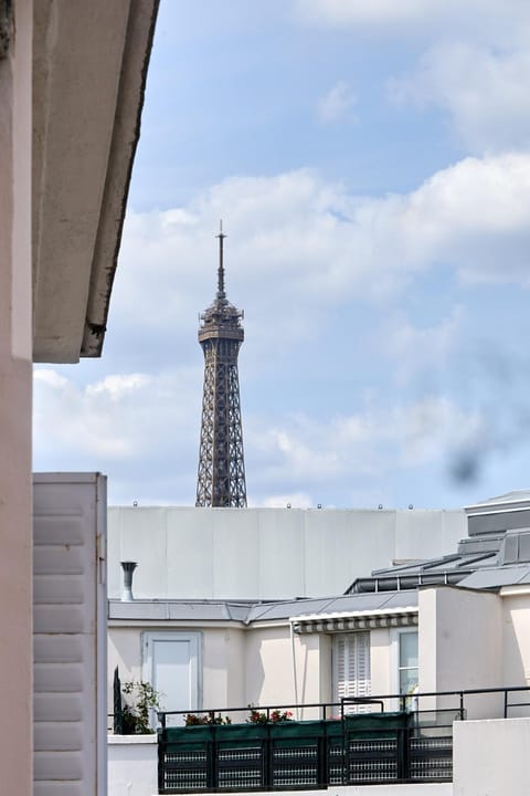 Paris Tour Eiffel Apartment in Paris