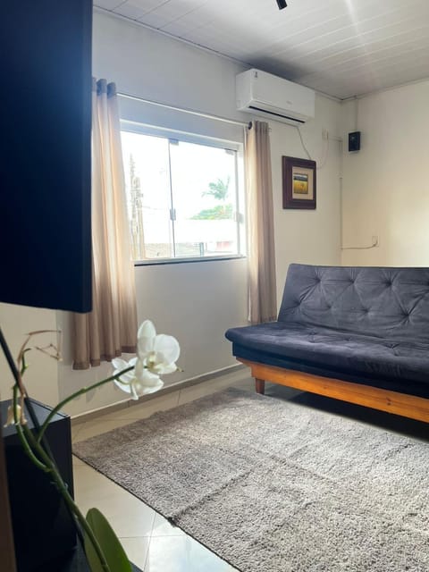Bed, TV and multimedia, Living room, Seating area