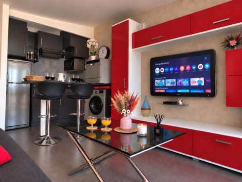 TV and multimedia, Living room, dishwasher, internet, microwave, washing machine, kitchen