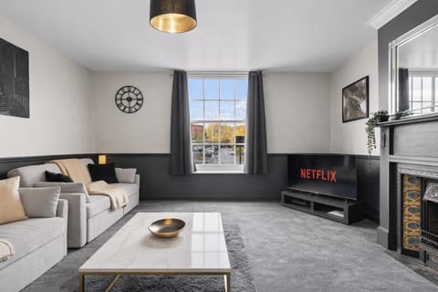 Harbourside Heaven in Bristol - Sleeps 8 Apartment in Bristol