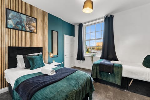 Harbourside Heaven in Bristol - Sleeps 8 Apartment in Bristol