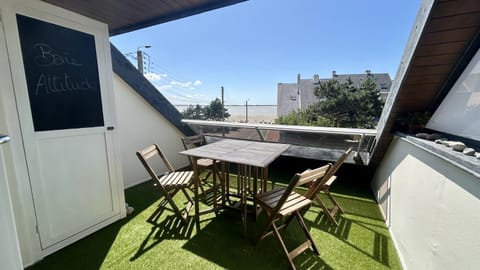 View (from property/room), Balcony/Terrace, Dining area