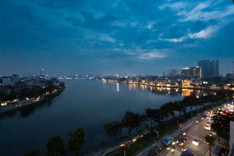 Night, Neighbourhood, Natural landscape, Bird's eye view, City view, Lake view, River view, Sea view, Location