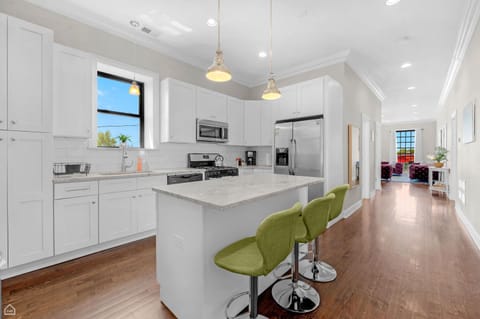 Modern, Spacious 3br Apt Minutes To Downtown! Apartment in Lower West Side