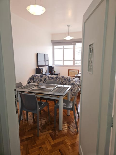 Living room, Photo of the whole room