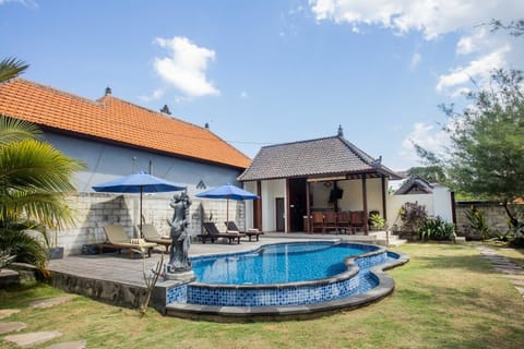 Restaurant/places to eat, Swimming pool