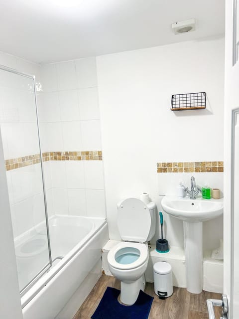 Shower, Toilet, Bathroom, Bath, towels