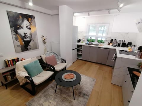 Kitchen or kitchenette, Living room