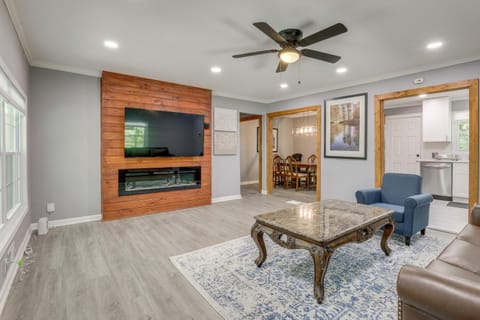 Modern Home with Yard Near ATL Attractions! House in Belvedere Park