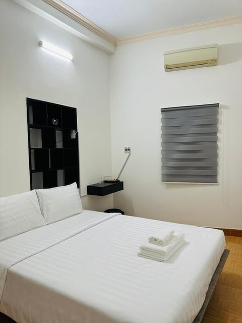 Bed, Photo of the whole room, Bedroom, towels, air conditioner