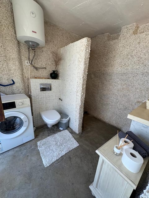 Bathroom, washing machine