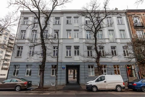 Property building, Day, Neighbourhood, Street view, Location, Parking