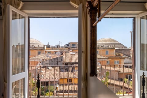 View (from property/room), Balcony/Terrace, City view