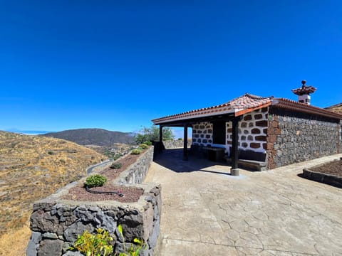 Property building, Natural landscape, Landmark view, Mountain view