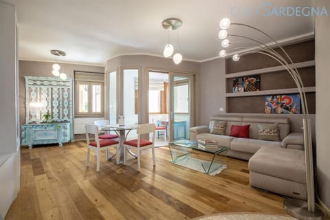 Library, Living room, Photo of the whole room, Seating area