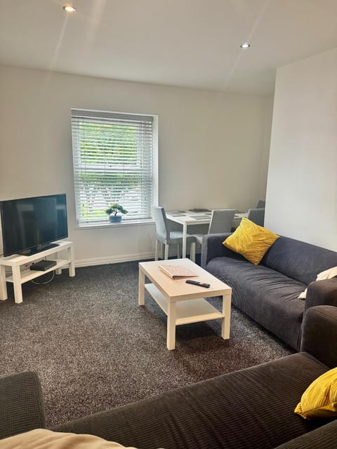 Communal lounge/ TV room, TV and multimedia, Living room, Seating area