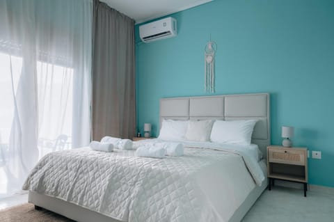 Bed, Photo of the whole room, Bedroom, towels, air conditioner