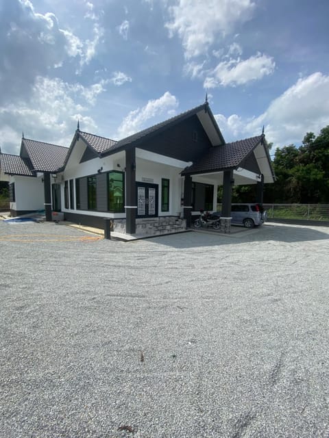 Property building, Day, Parking