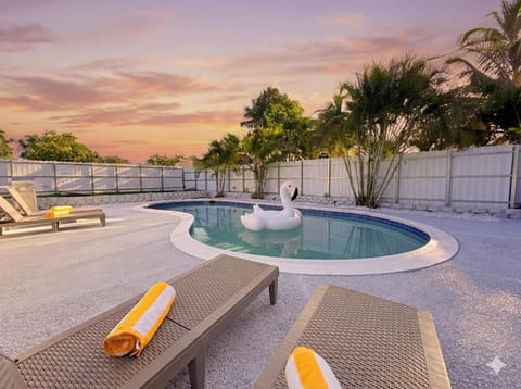 Pool view, Swimming pool, Sunset