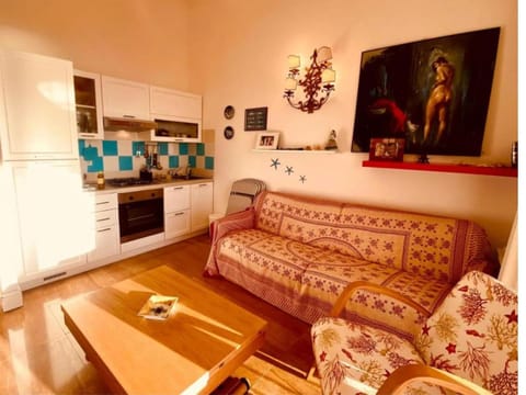 Kitchen or kitchenette, Living room