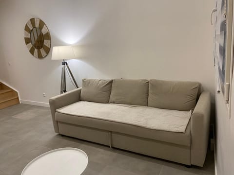 Maison Cosy Yellow House in Hauts-de-France