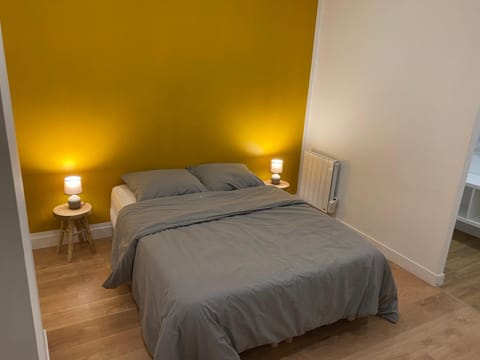 Maison Cosy Yellow House in Hauts-de-France