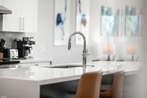 Wave Haven Suites - 2 Luxury Suites - 2BR 2 and a Half BA Each - Sleeps 6 Per Unit - Across from Beach - Rocket and Beach Views Apartment in Seacrest Beach