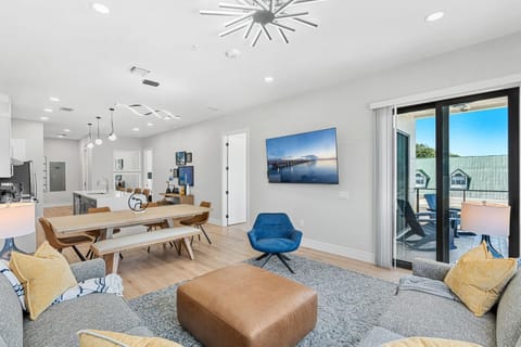 Wave Haven Suites - 2 Luxury Suites - 2BR 2 and a Half BA Each - Sleeps 6 Per Unit - Across from Beach - Rocket and Beach Views Apartment in Seacrest Beach