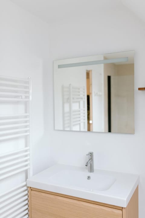 Le Tiny Chalet Apartment in Île-de-France