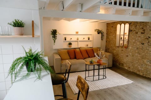 Le Tiny Chalet Apartment in Île-de-France