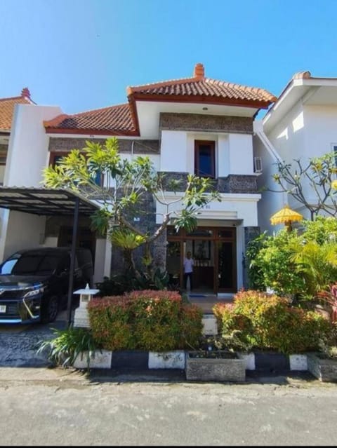 Property building, Garden, Parking