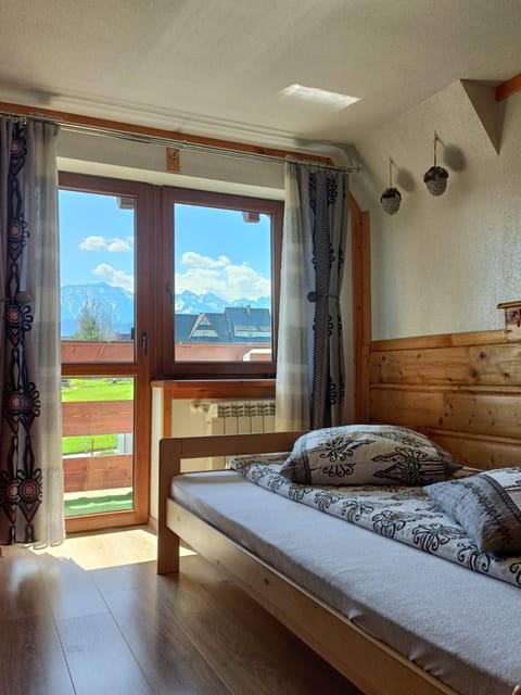 Bedroom, Mountain view