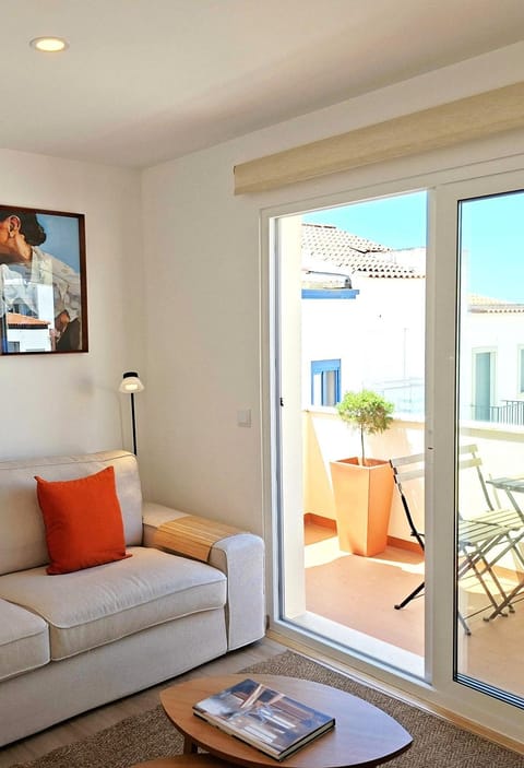 View (from property/room), Balcony/Terrace, Living room, Sea view, Street view