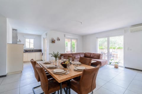 Living room, Dining area, kitchen