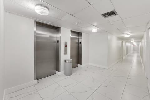 2BR-2BA with Pool Gym Beach Marbella Tower Apartment in Sunny Isles Beach