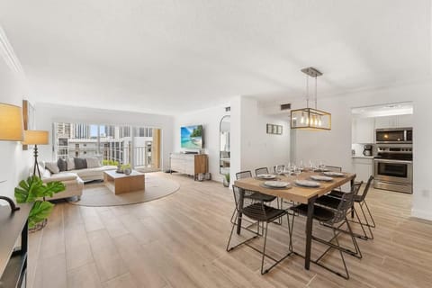 2BR-2BA with Pool Gym Beach Marbella Tower Apartment in Sunny Isles Beach