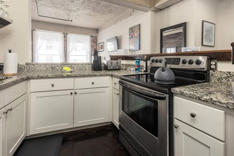 The Iconic Memphis Studio! Apartment in Mud Island