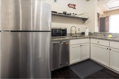 The Iconic Memphis Studio! Apartment in Mud Island