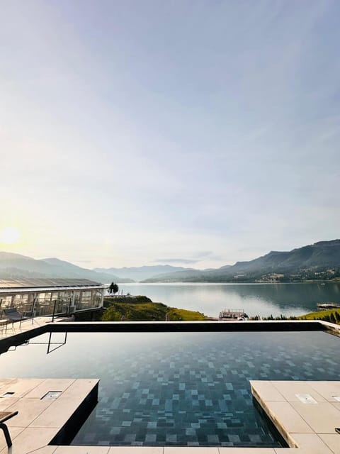 Lake view, Swimming pool