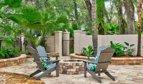 Seating area, fireplace