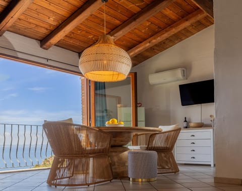 TV and multimedia, Seating area, Dining area, Sea view