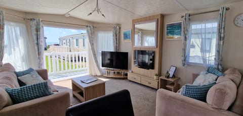 Danbury Holiday Escape, West Sands Apartment in Selsey