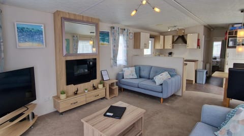 Danbury Holiday Escape, West Sands Apartment in Selsey