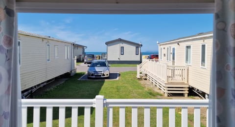 Danbury Holiday Escape, West Sands Apartment in Selsey