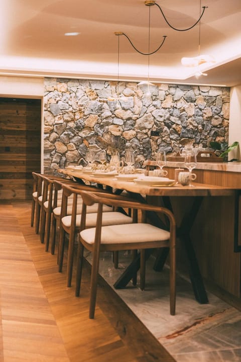 Seating area, Dining area