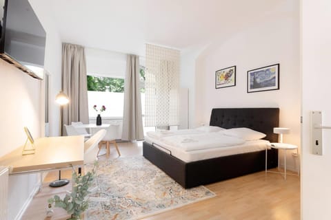 Bed, Photo of the whole room, Seating area