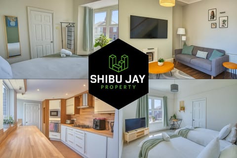 Communal lounge/ TV room, Bed, Property logo or sign, TV and multimedia, Kitchen or kitchenette, Living room, Photo of the whole room, Seating area, Evening entertainment, Bedroom
