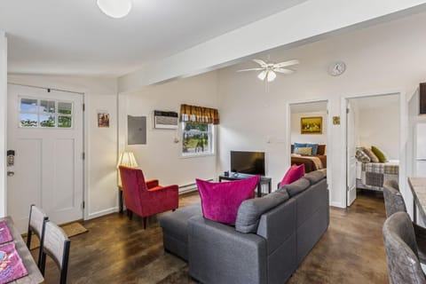 3 Charming Cottages on GOTL Strip - Sleeps 10 House in Geneva-on-the-Lake