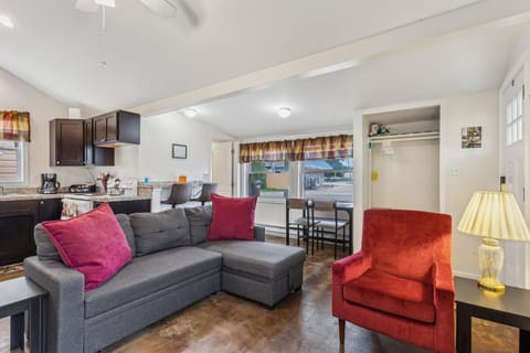 3 Charming Cottages on GOTL Strip - Sleeps 10 House in Geneva-on-the-Lake